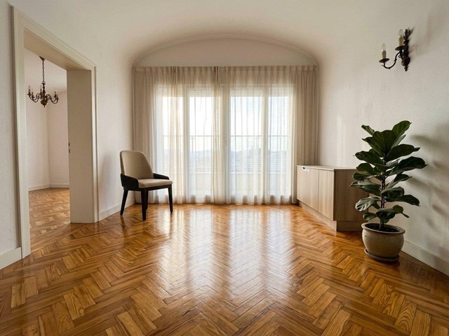 Calidez en cada rincón: venta e instalación de parquet laminado para salón y dormitorios en Vigo