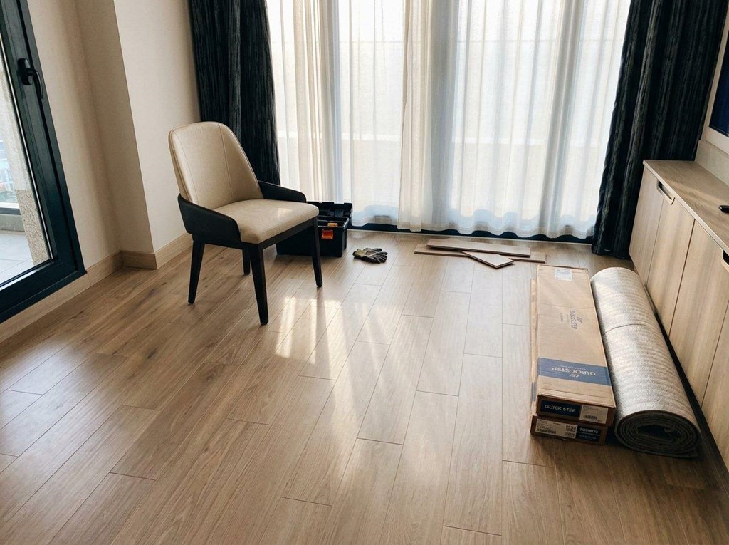 Foto 1 El confort que tu casa merece: instalación de tarima flotante en vivienda particular en Vigo